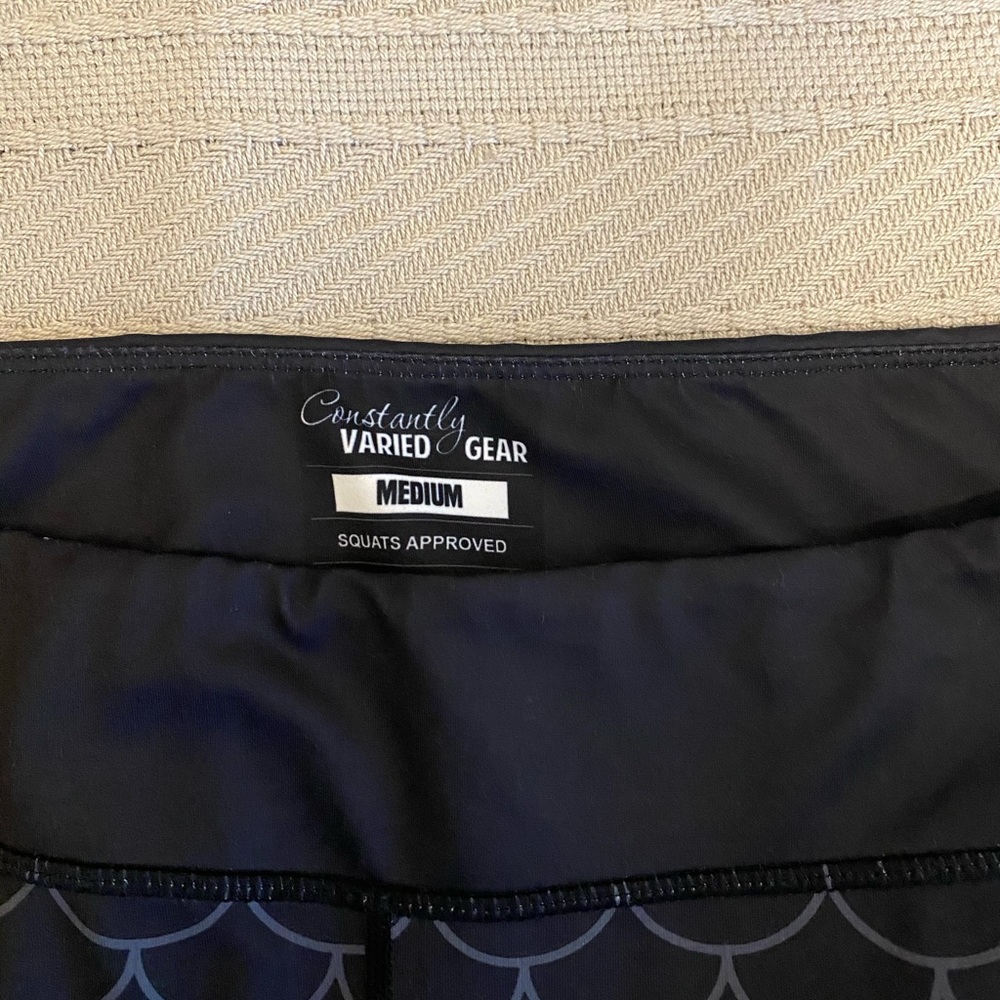Constantly Varied Gear Dragon Scale Capris Size M